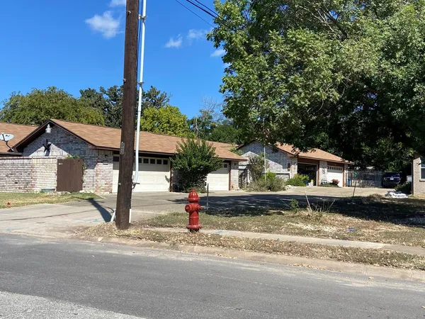 $268,000 | 802 Lois Street, Kerrville, TX 78028