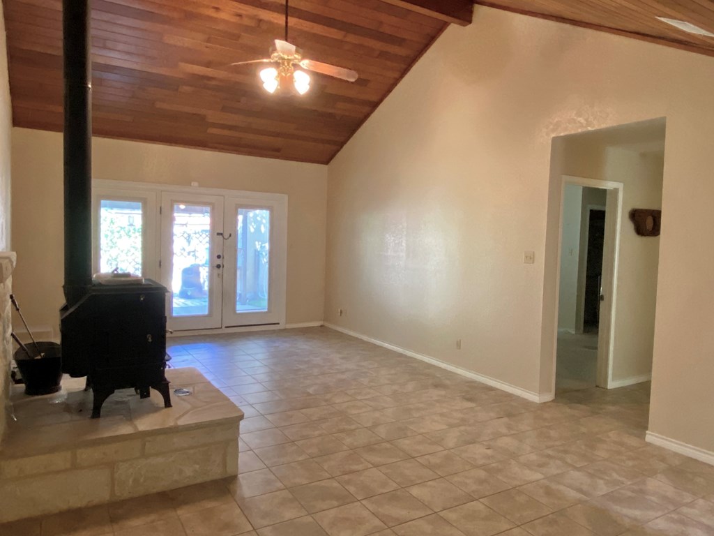 802 Lois Street Kerrville, TX 78028 - Photo 10 of 25 a living room with furniture