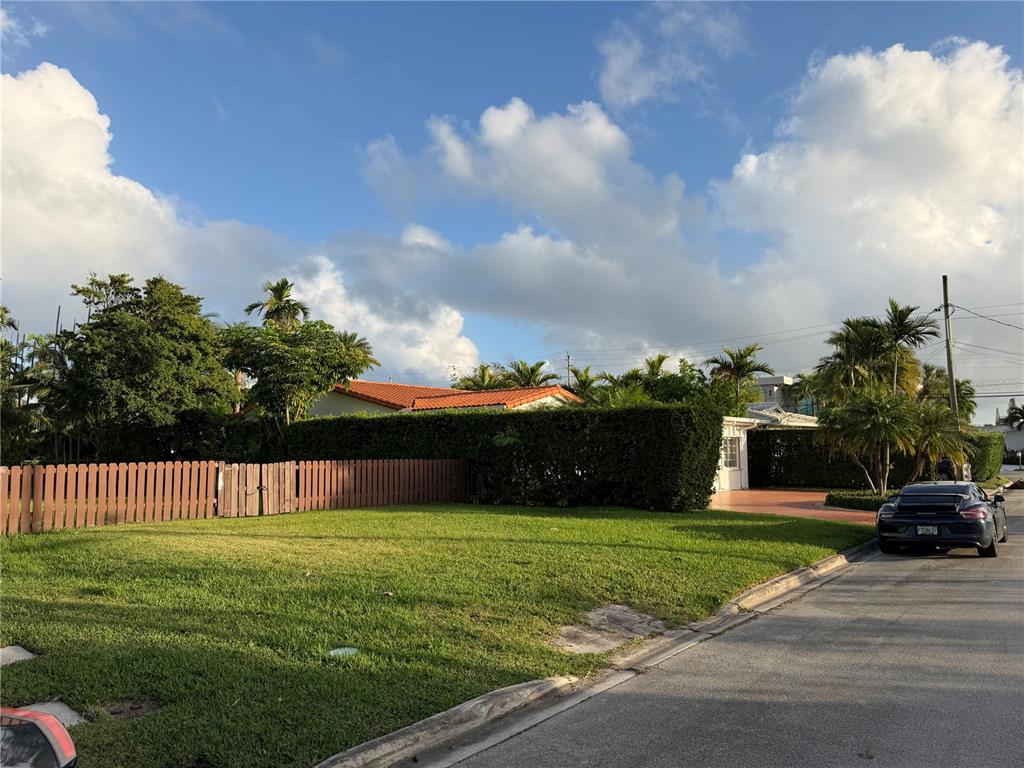 8819 Garland Avenue Surfside, FL 33154 - Photo 13 of 20