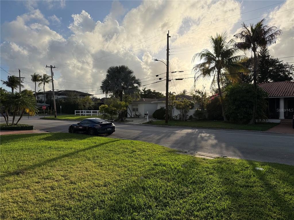 8819 Garland Avenue Surfside, FL 33154 - Photo 15 of 20