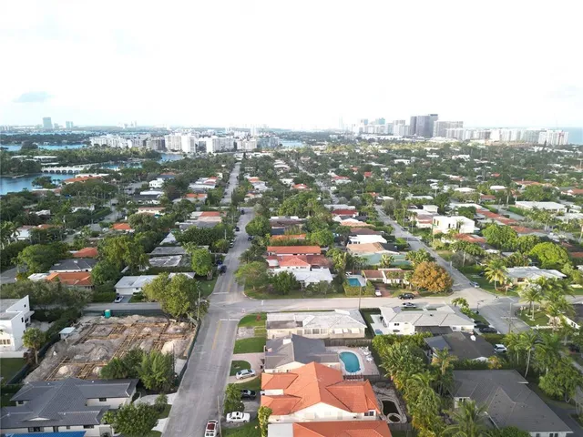 $1,729,999 | 8819 Garland Avenue, Surfside, FL 33154