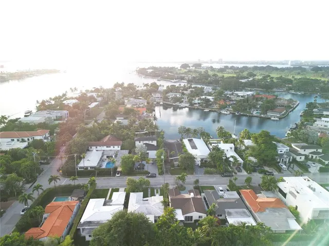 $1,699,999 | 8819 Garland Avenue, Surfside, FL 33154