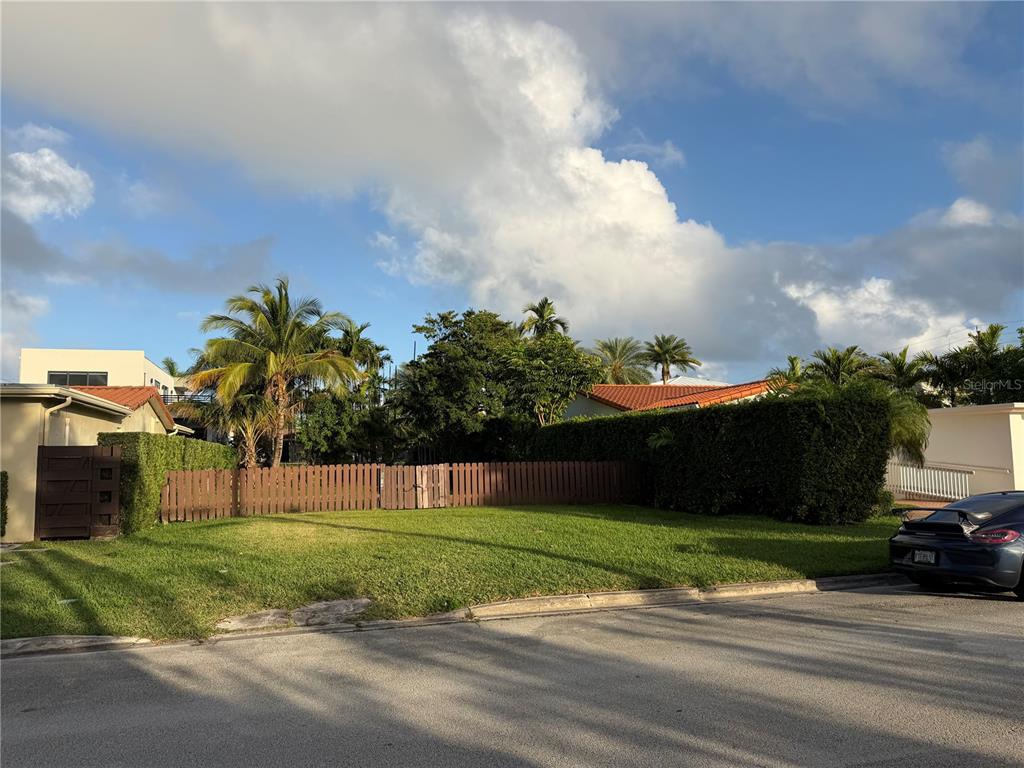 8819 Garland Avenue Surfside, FL 33154 - Photo 7 of 20