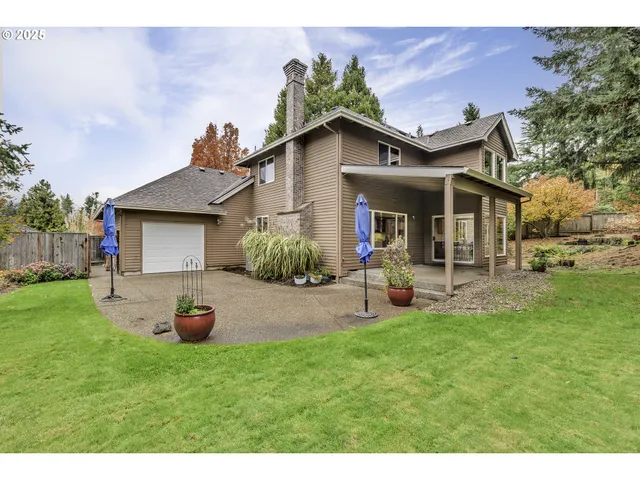 a view of a house with backyard and sitting area
