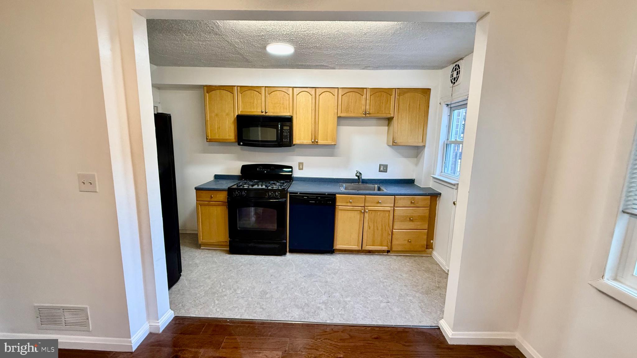 617 Brisbane Road Baltimore, MD 21229 - Photo 4 of 15 Gallery Image 4