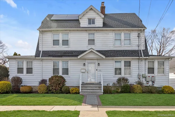 $975,000 | 700 Partridge Avenue, West Hempstead, NY 11552