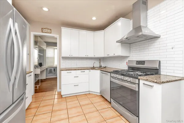 $975,000 | 700 Partridge Avenue, West Hempstead, NY 11552