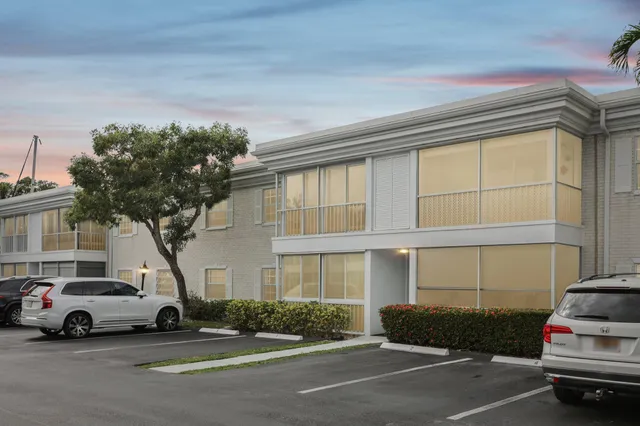 $424,900 | 6381 Bay Club Drive, Unit 3, Fort Lauderdale, FL 33308