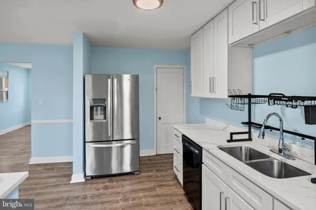 a picture of a bench in front of a wall