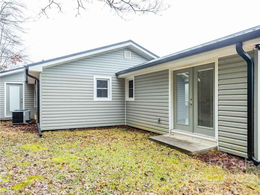 16 Jaffe Road Rosman, NC 28772 - Photo 4 of 20 a view of a house with a yard