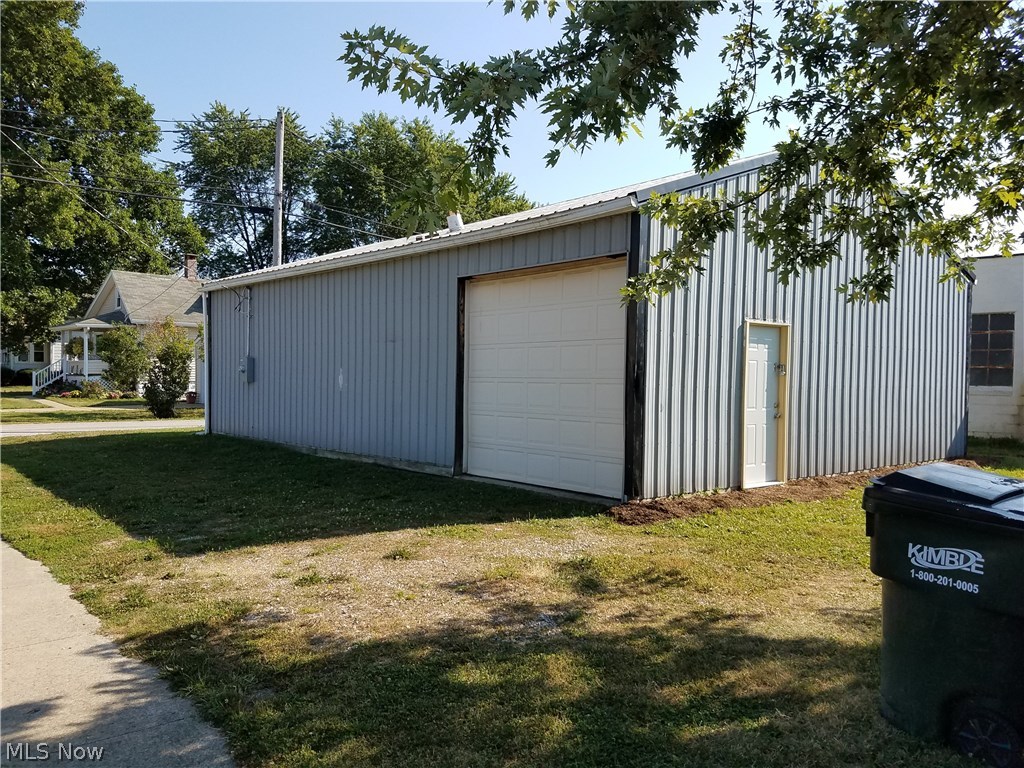 75 East Ohio Avenue Rittman, OH 44270 - Photo 15 of 17 30x40 garage behind the house