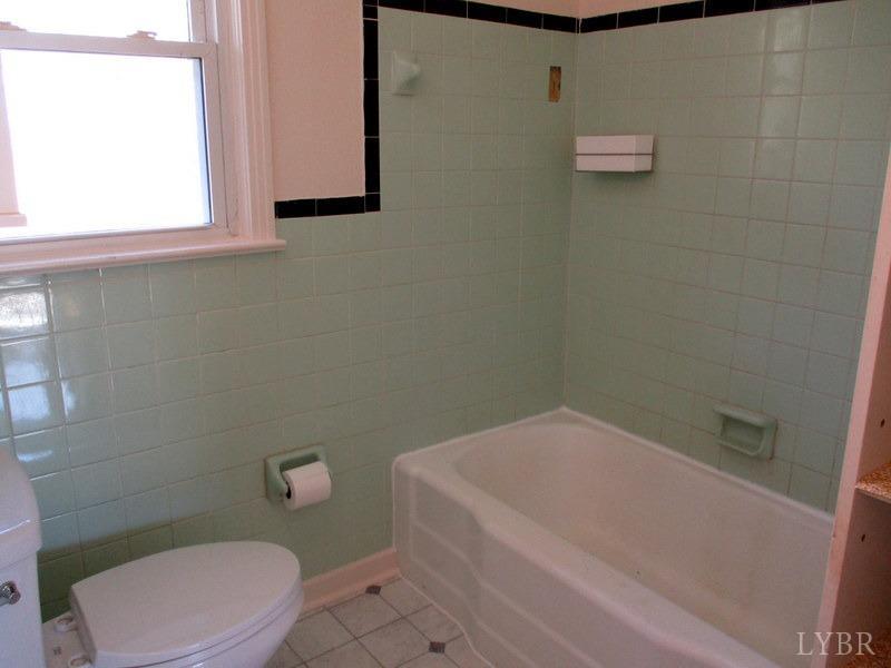 537 Jasper Wood Road Hurt, VA 24563 - Photo 17 of 39 a bathroom with a toilet a sink and bathtub
