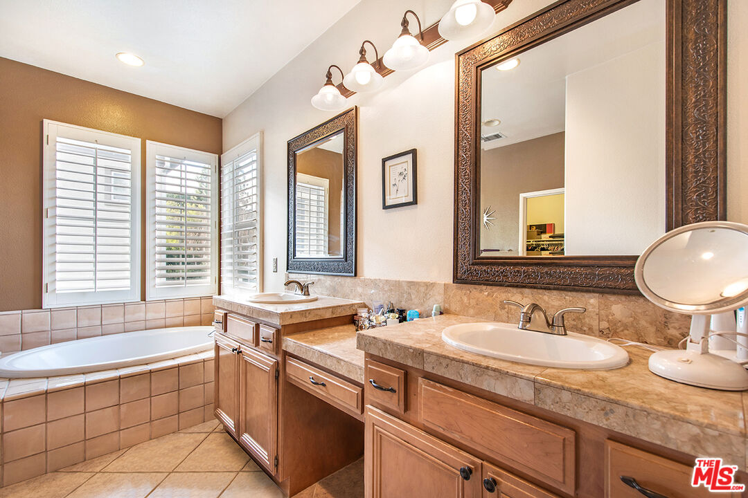 131 Park Hill Road Simi Valley, CA 93065 - Photo 27 of 40 Gallery Image 27