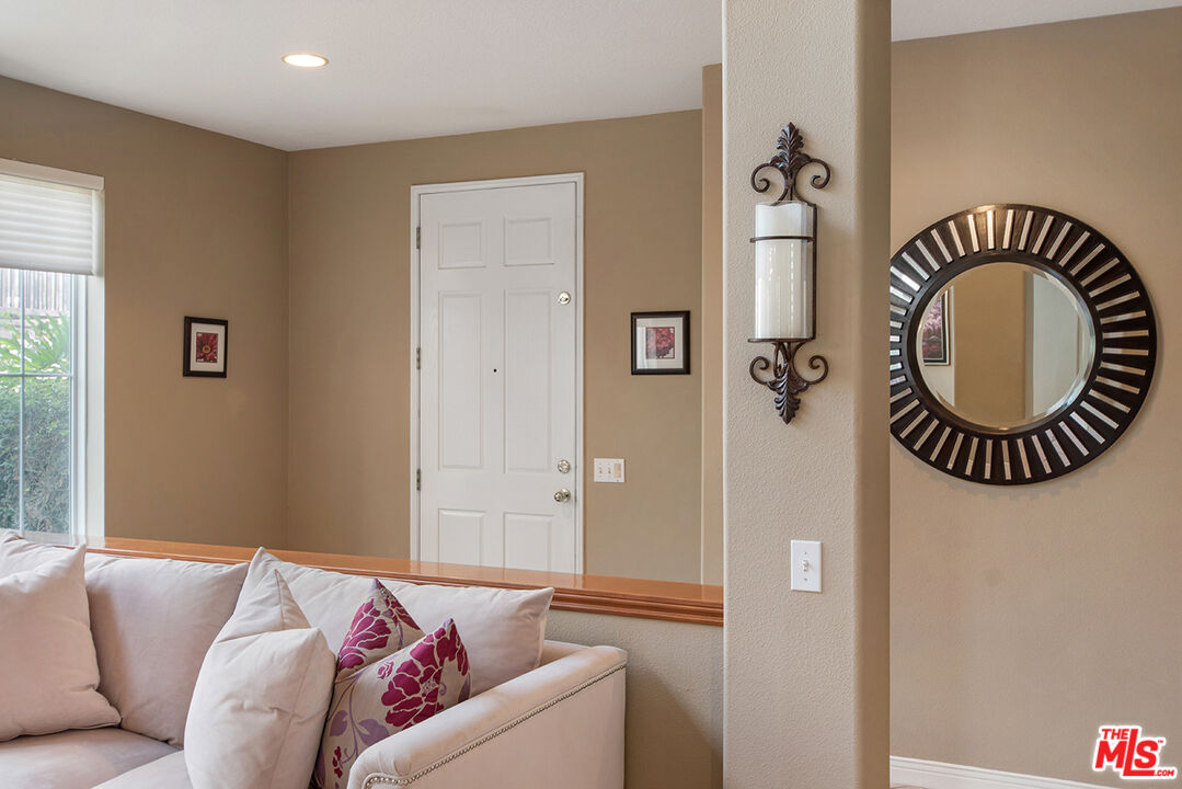 131 Park Hill Road Simi Valley, CA 93065 - Photo 3 of 40 Gallery Image 3