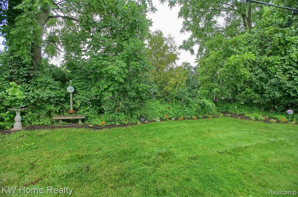 7074 Springridge Road West Bloomfield, MI 48322 - Photo 31 of 34