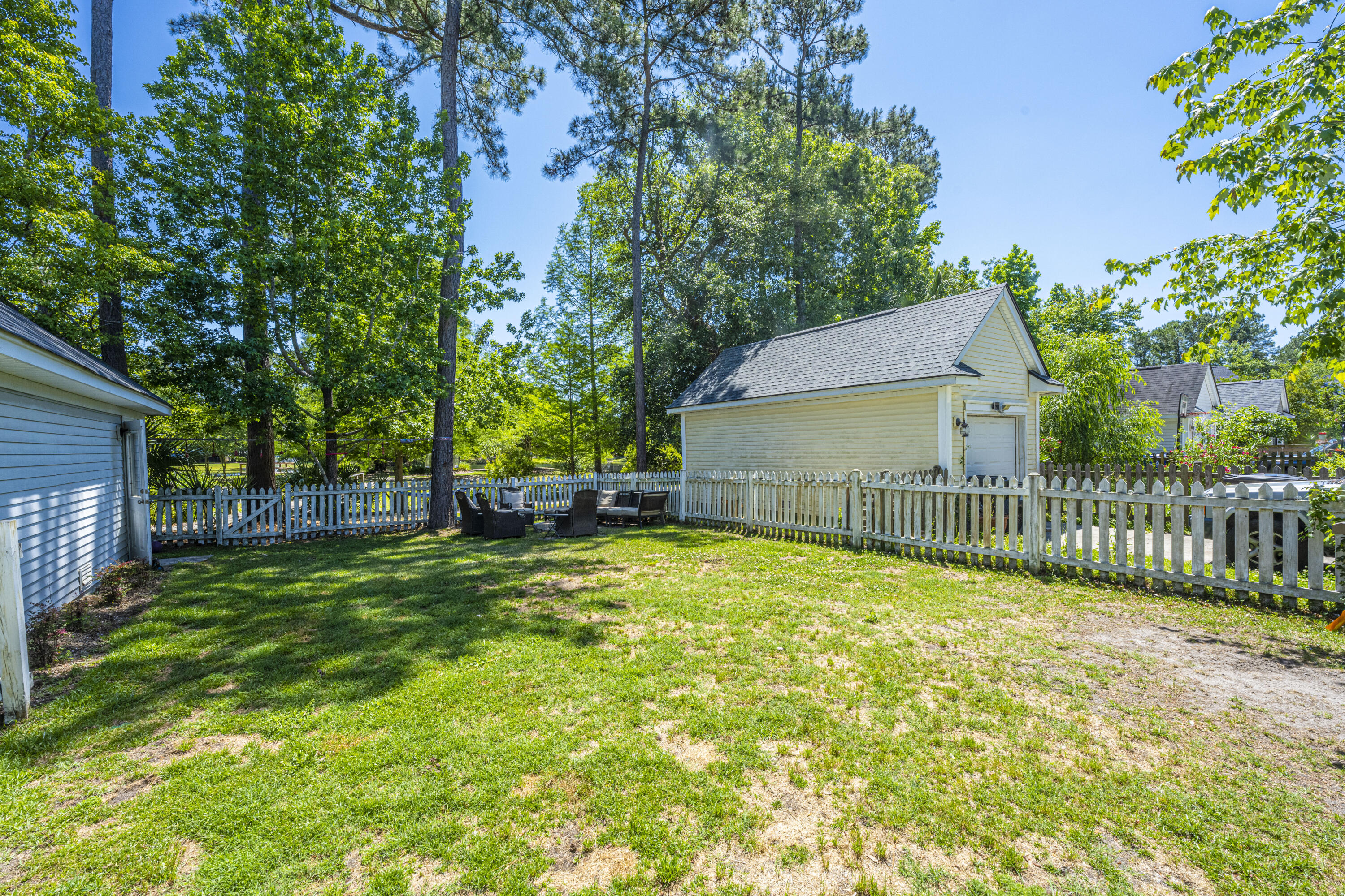 3228 Beaconsfield Road Mount Pleasant, SC 29466 - Photo 18 of 40 Fenced yard