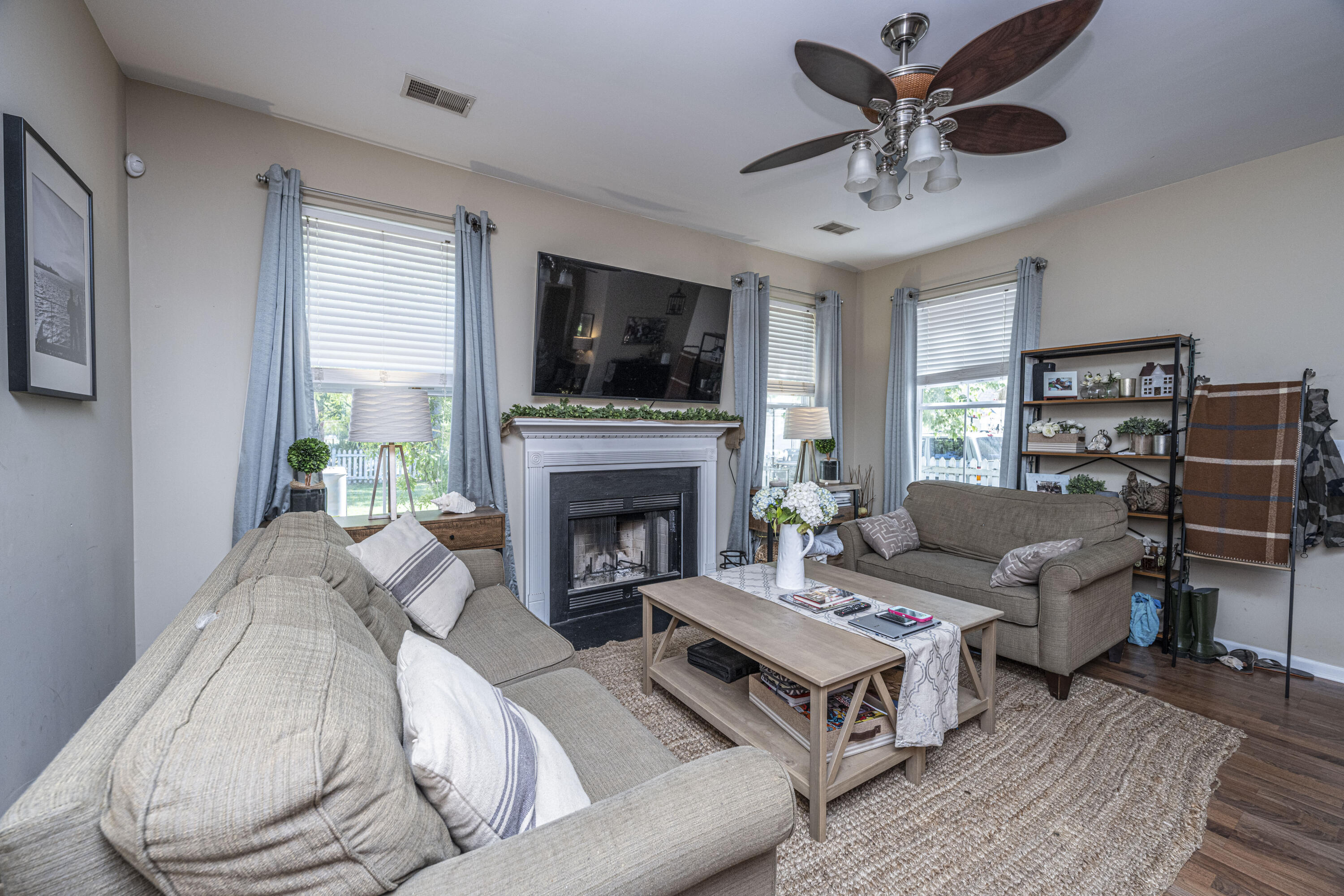 3228 Beaconsfield Road Mount Pleasant, SC 29466 - Photo 5 of 40 Family Room 1
