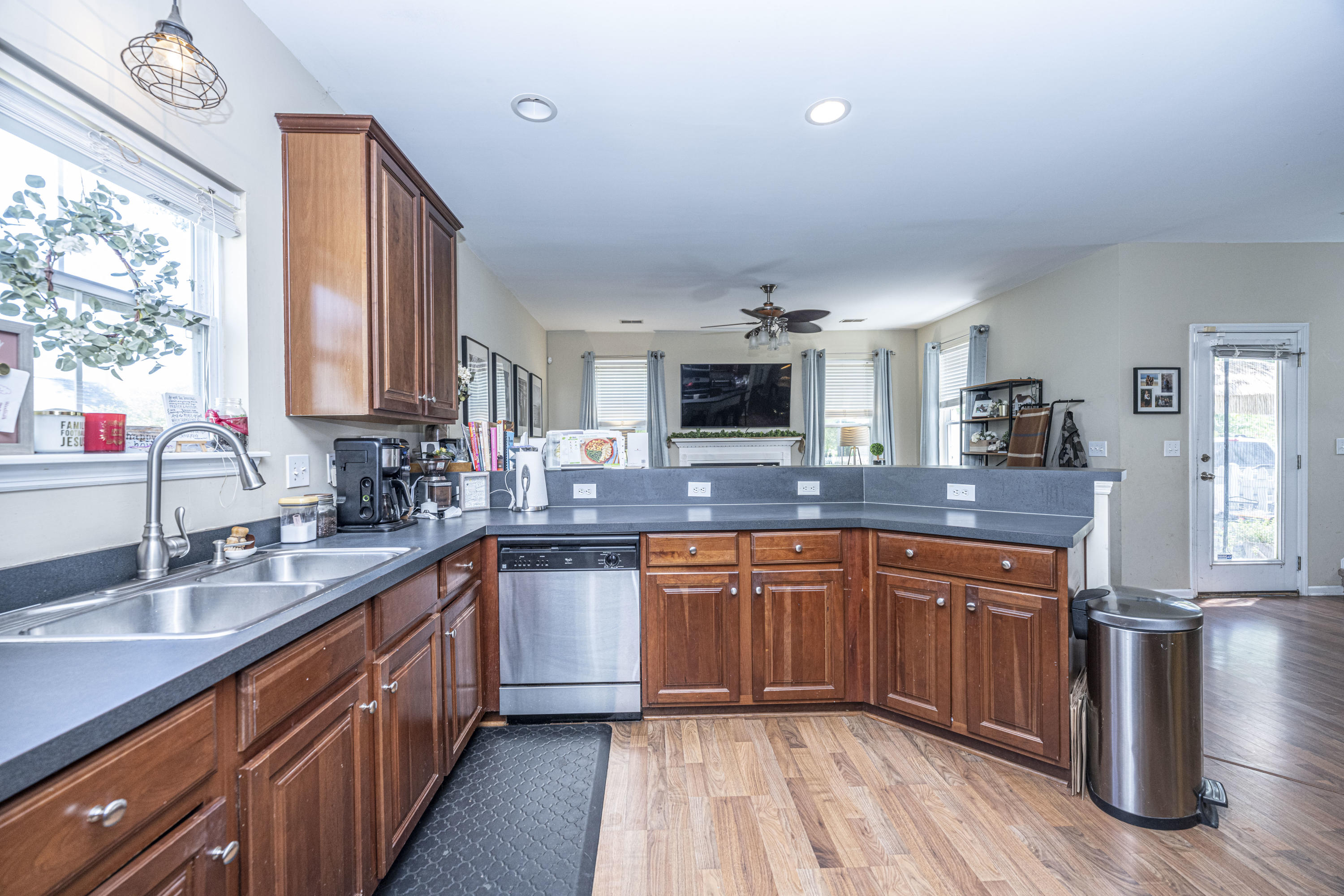 3228 Beaconsfield Road Mount Pleasant, SC 29466 - Photo 7 of 40 Kitchen