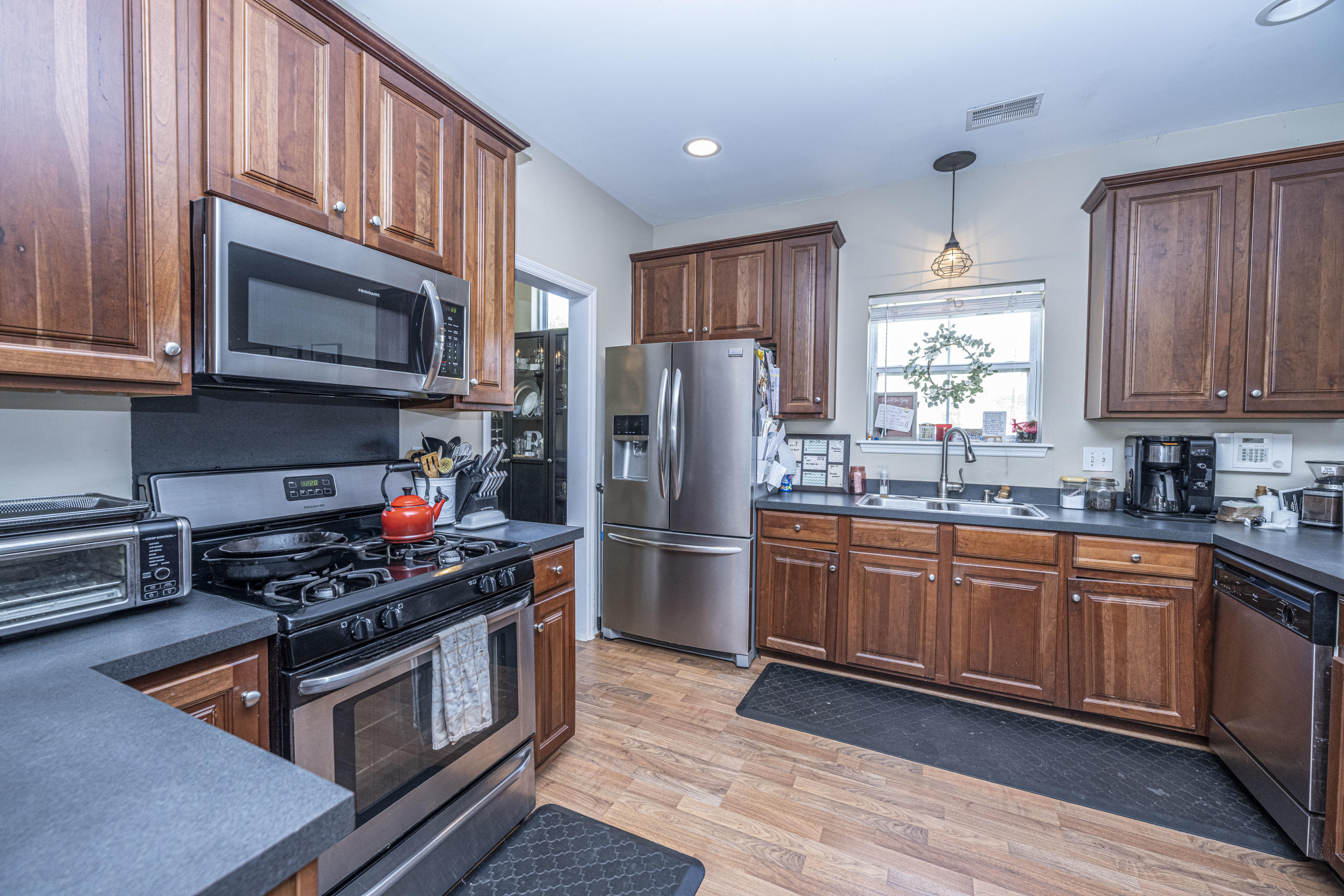 3228 Beaconsfield Road Mount Pleasant, SC 29466 - Photo 9 of 40 Kitchen