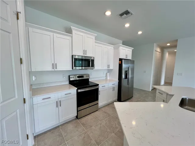 $250,000 | 628 Falls Lane, Lehigh Acres, FL 33974