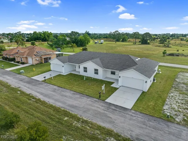 $250,000 | 628 Falls Lane, Lehigh Acres, FL 33974