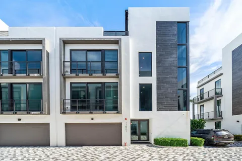 $2,475,000 | 11501 Old Ocean Boulevard, Ocean Ridge, FL 33435
