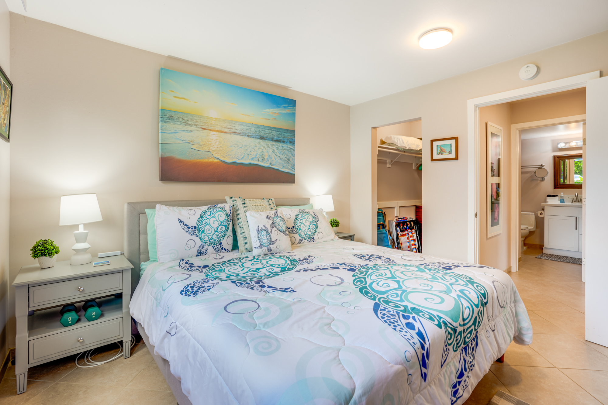 4330 Kauai Beach Drive, Unit E13 Lihue, HI 96766 - Photo 12 of 30 a bedroom with a bed and a lamp