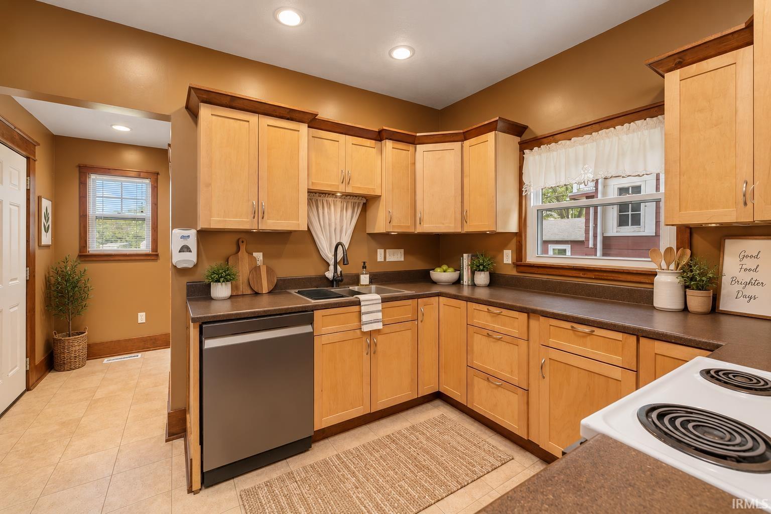 520 North Riley Street Kendallville, IN 46755 - Photo 2 of 35 Gallery Image 2