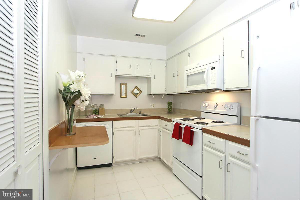 3122 Apple Road Northeast, Unit 14 Washington, DC 20018 - Photo 13 of 29 Kitchen