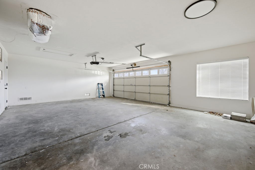 647 East Jenner Street Lancaster, CA 93535 - Photo 22 of 25 2 car garage