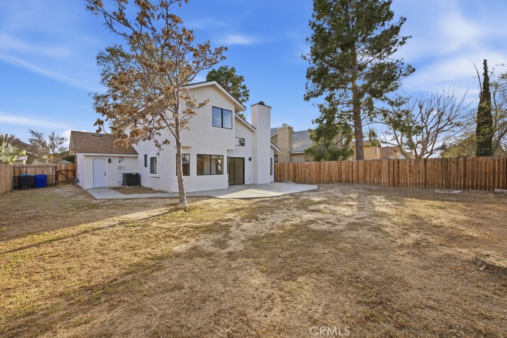 647 East Jenner Street Lancaster, CA 93535 - Photo 23 of 25 Backyard