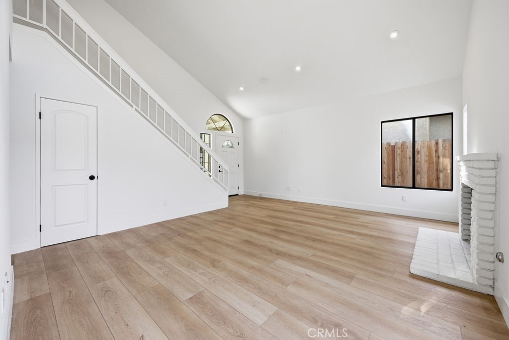 647 East Jenner Street Lancaster, CA 93535 - Photo 5 of 25 Living Room