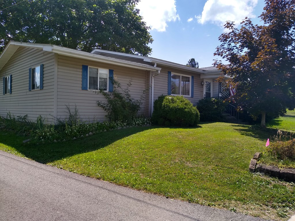492 Chestnut Street Rimersburg, PA 16248 - Photo 2 of 15 a view of a house with a garden