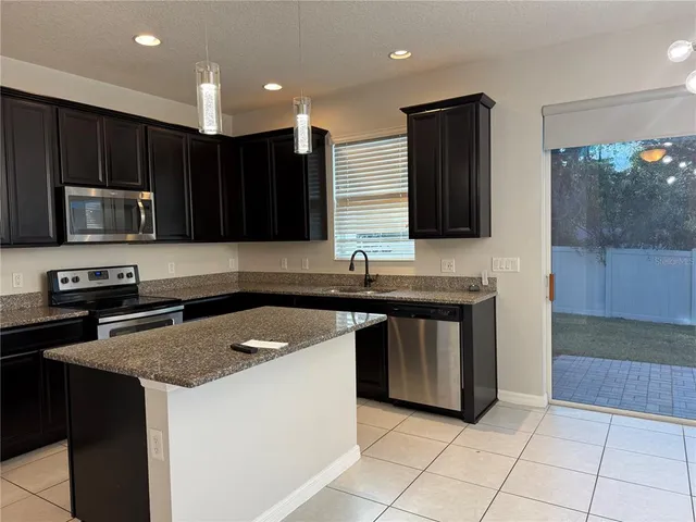 $2,100 | 1142 East 10th Street, Apopka, FL 32703