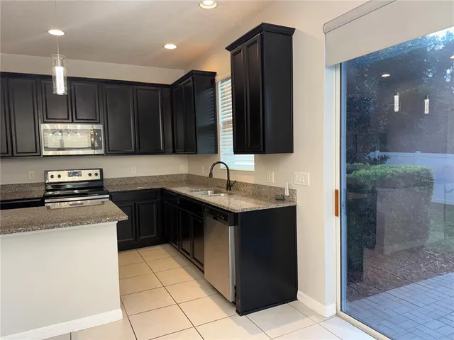 $2,100 | 1142 East 10th Street, Apopka, FL 32703