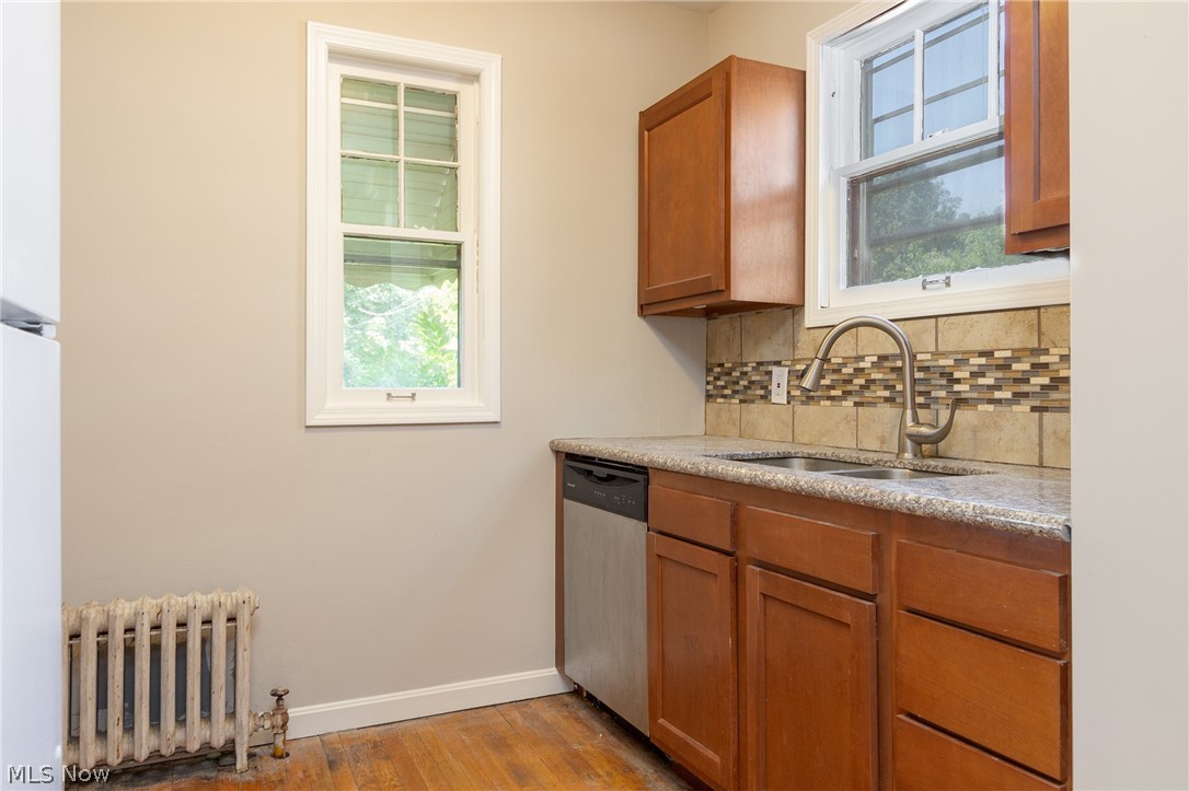 1020 Pennfield Road Cleveland, OH 44121 - Photo 8 of 35
