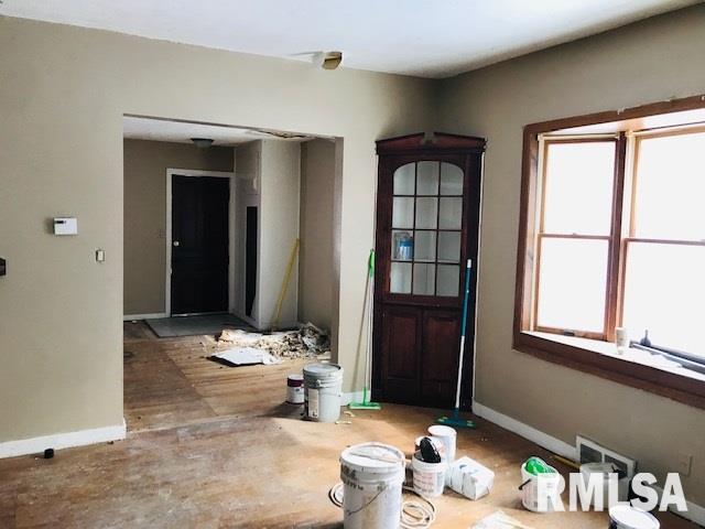 231 18th Place Clinton, IA 52732 - Photo 4 of 15 Gallery Image 4