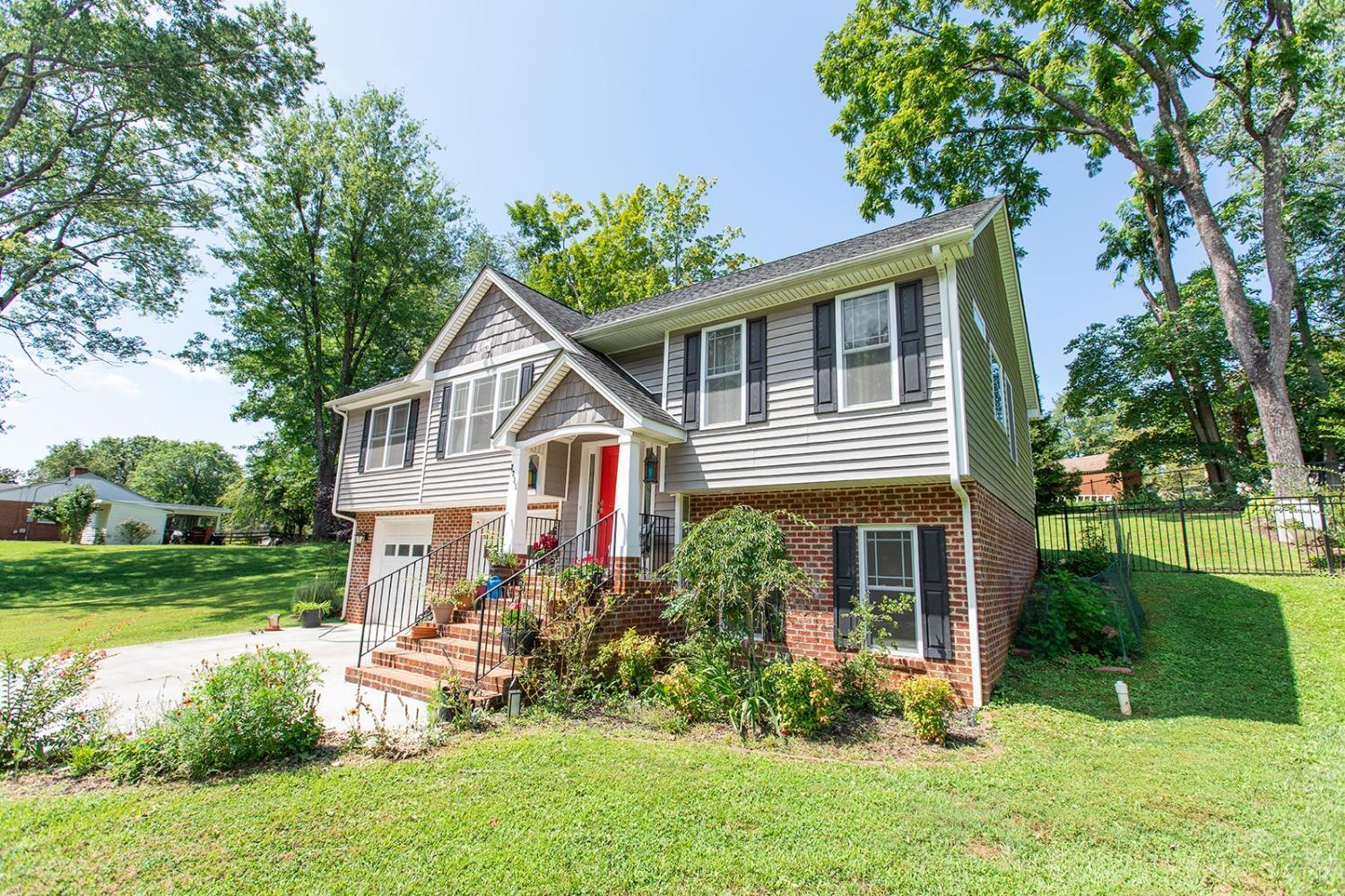 2225 Taylor Farm Road Lynchburg, VA 24503 - Photo 6 of 49 Gallery Image 6
