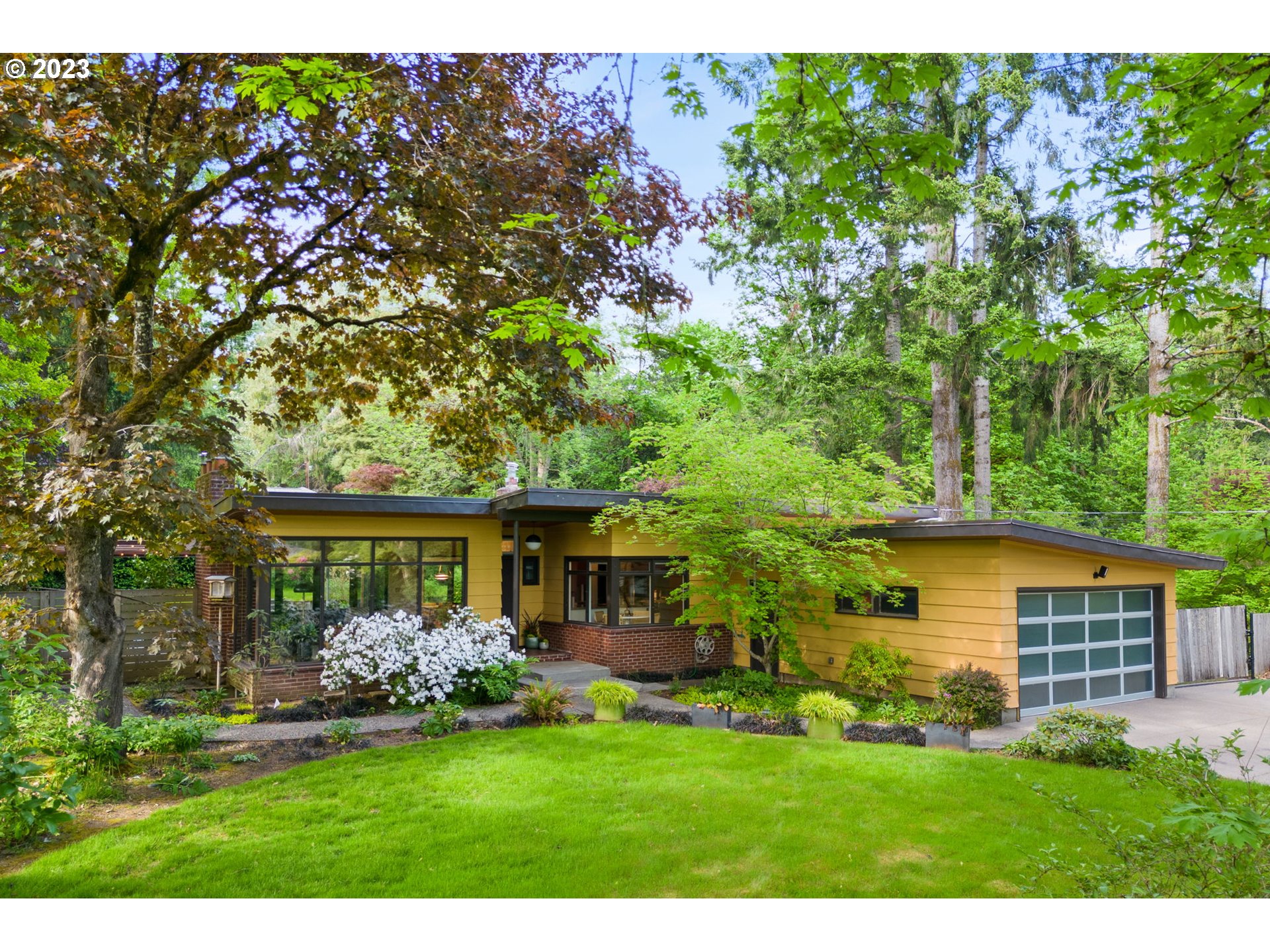235 South Ridge Drive Portland, OR 97219 - Photo 1 of 46
