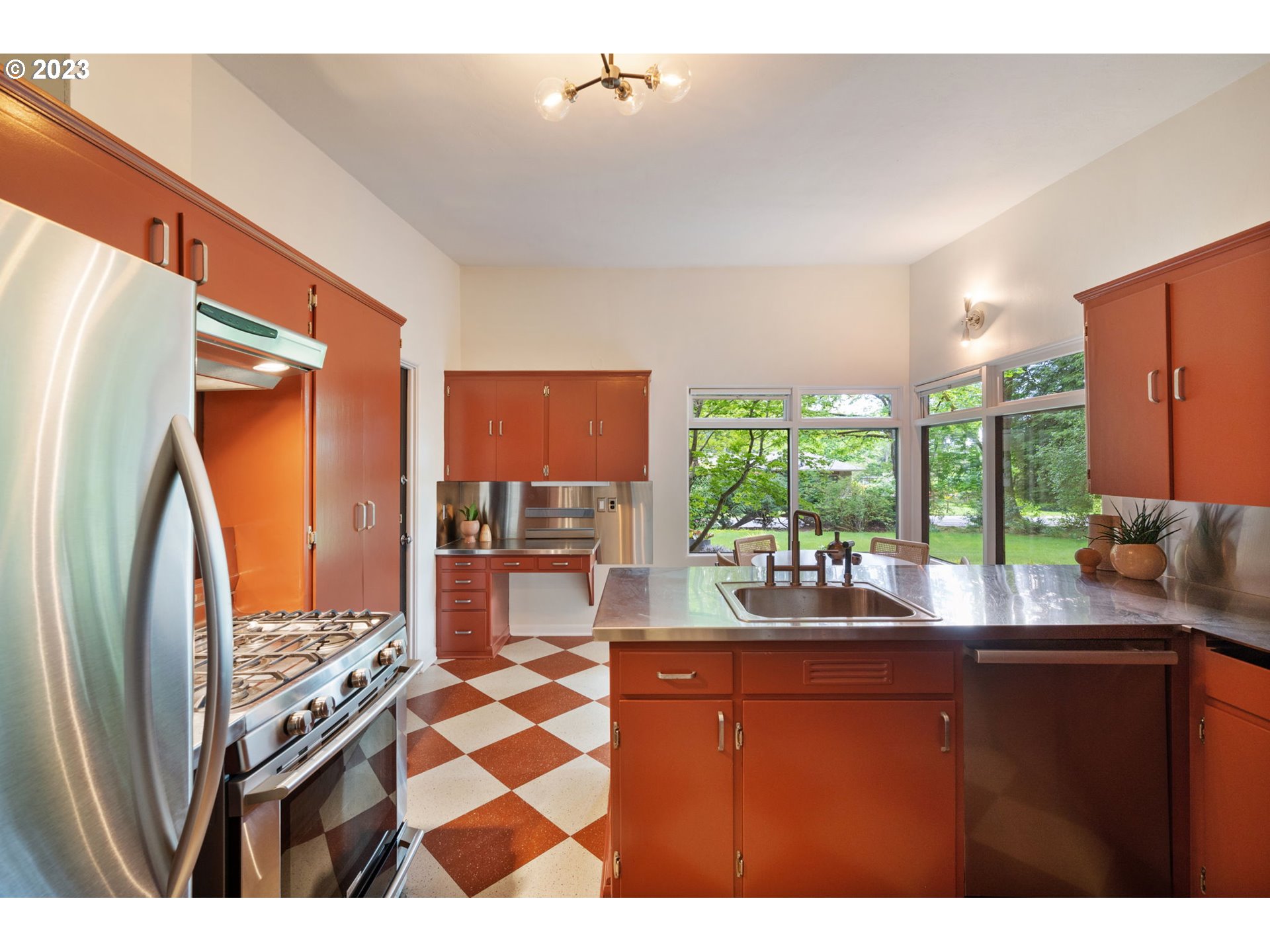 235 South Ridge Drive Portland, OR 97219 - Photo 12 of 46