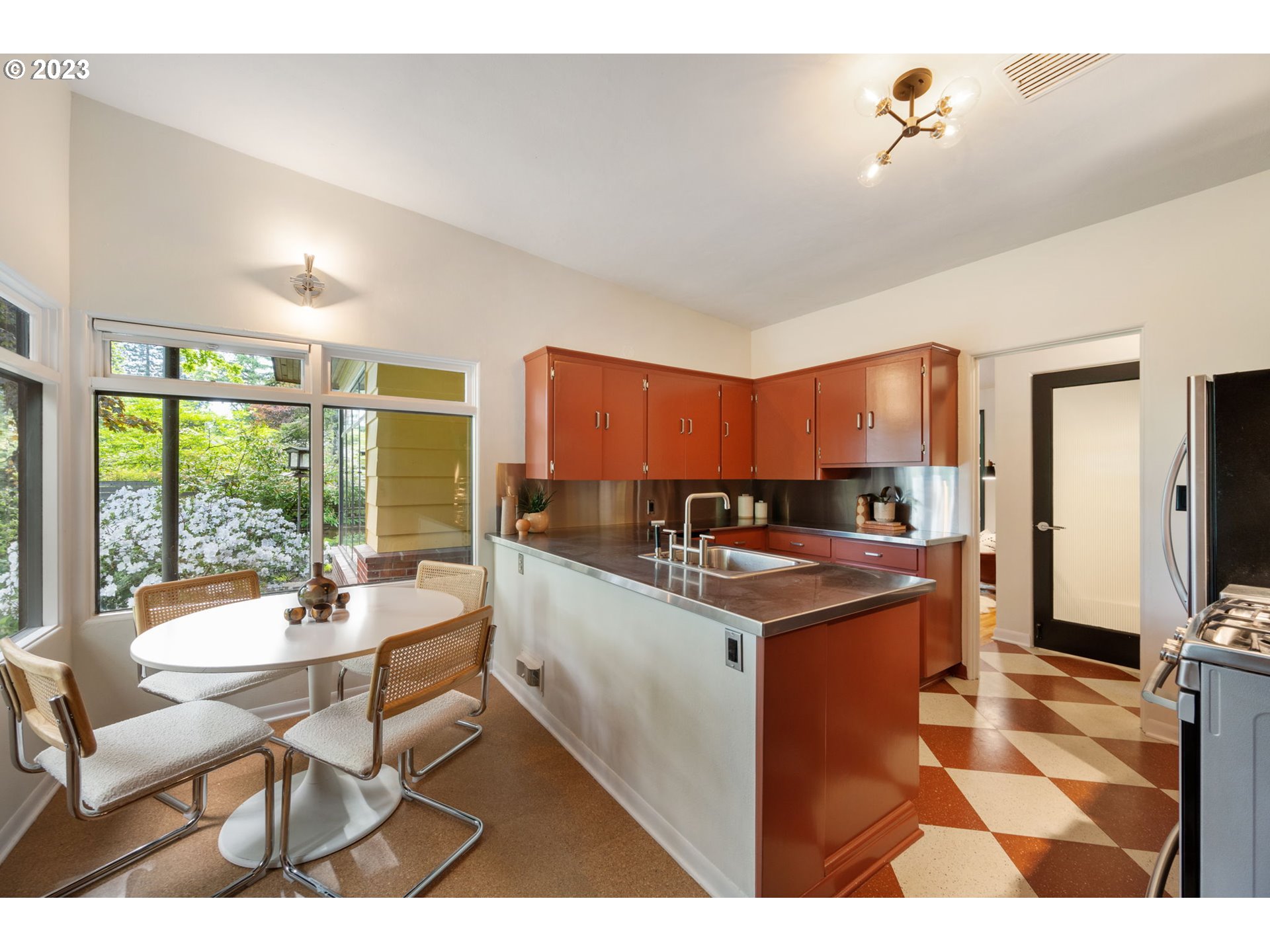 235 South Ridge Drive Portland, OR 97219 - Photo 13 of 46