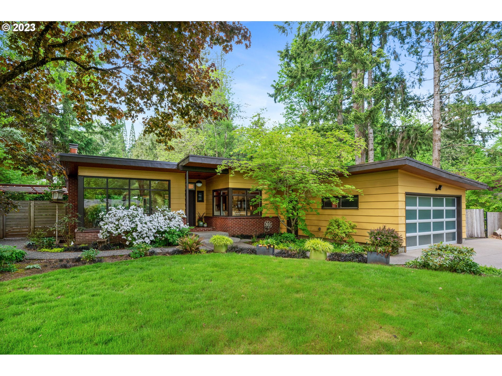 235 South Ridge Drive Portland, OR 97219 - Photo 2 of 46