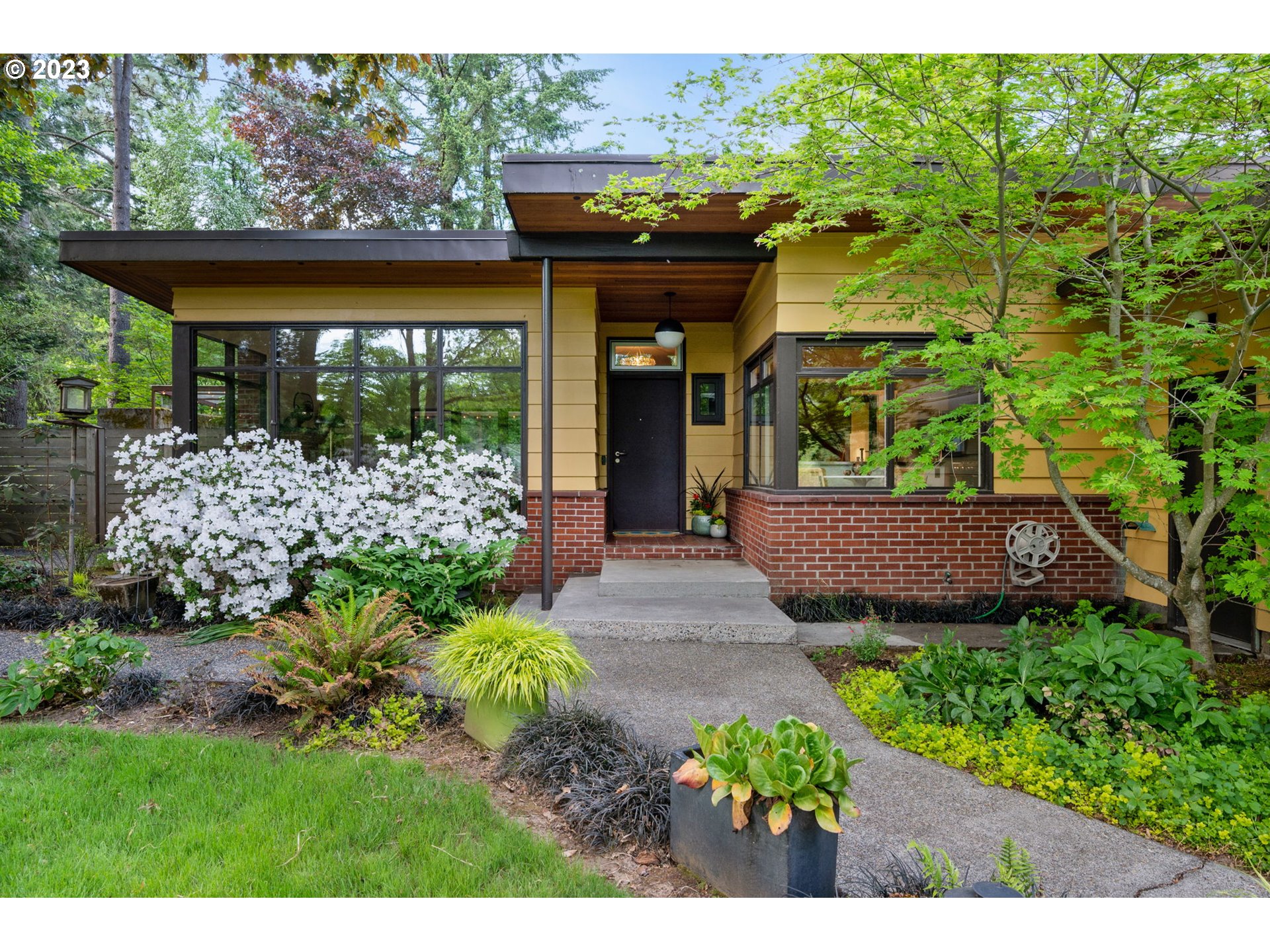 235 South Ridge Drive Portland, OR 97219 - Photo 3 of 46