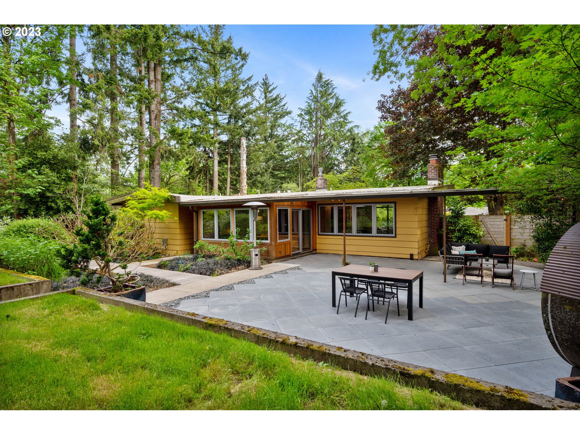 235 South Ridge Drive Portland, OR 97219 - Photo 39 of 46