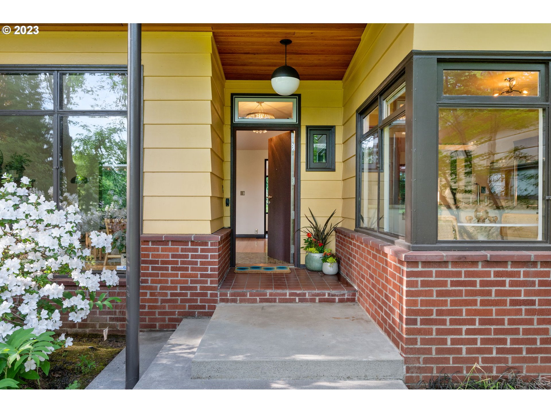 235 South Ridge Drive Portland, OR 97219 - Photo 4 of 46