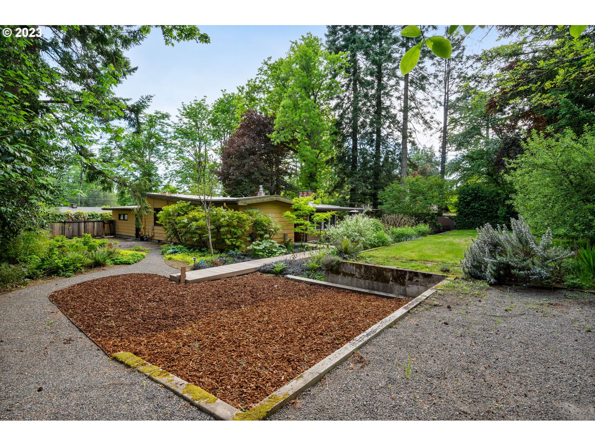 235 South Ridge Drive Portland, OR 97219 - Photo 41 of 46