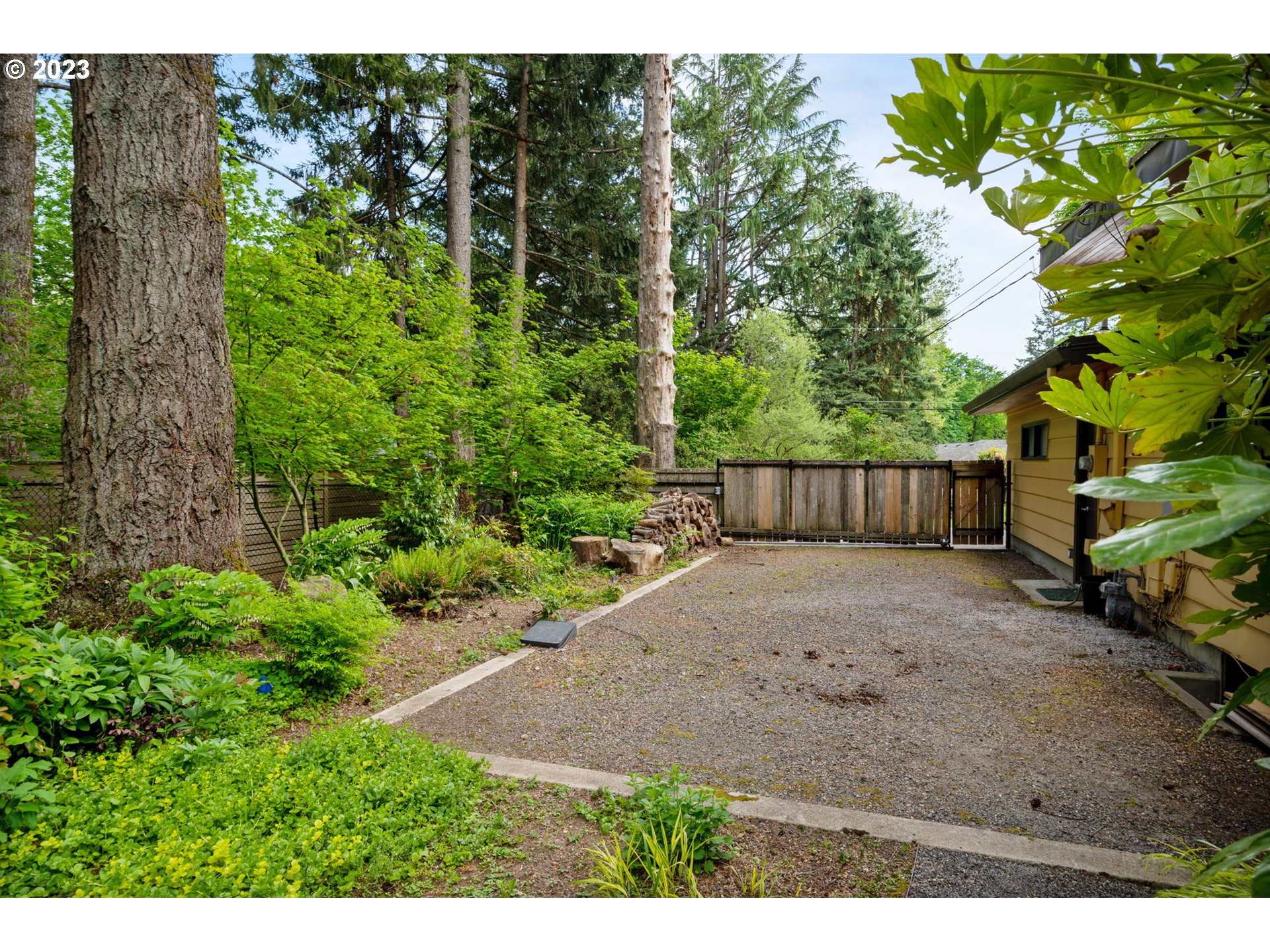 235 South Ridge Drive Portland, OR 97219 - Photo 42 of 46