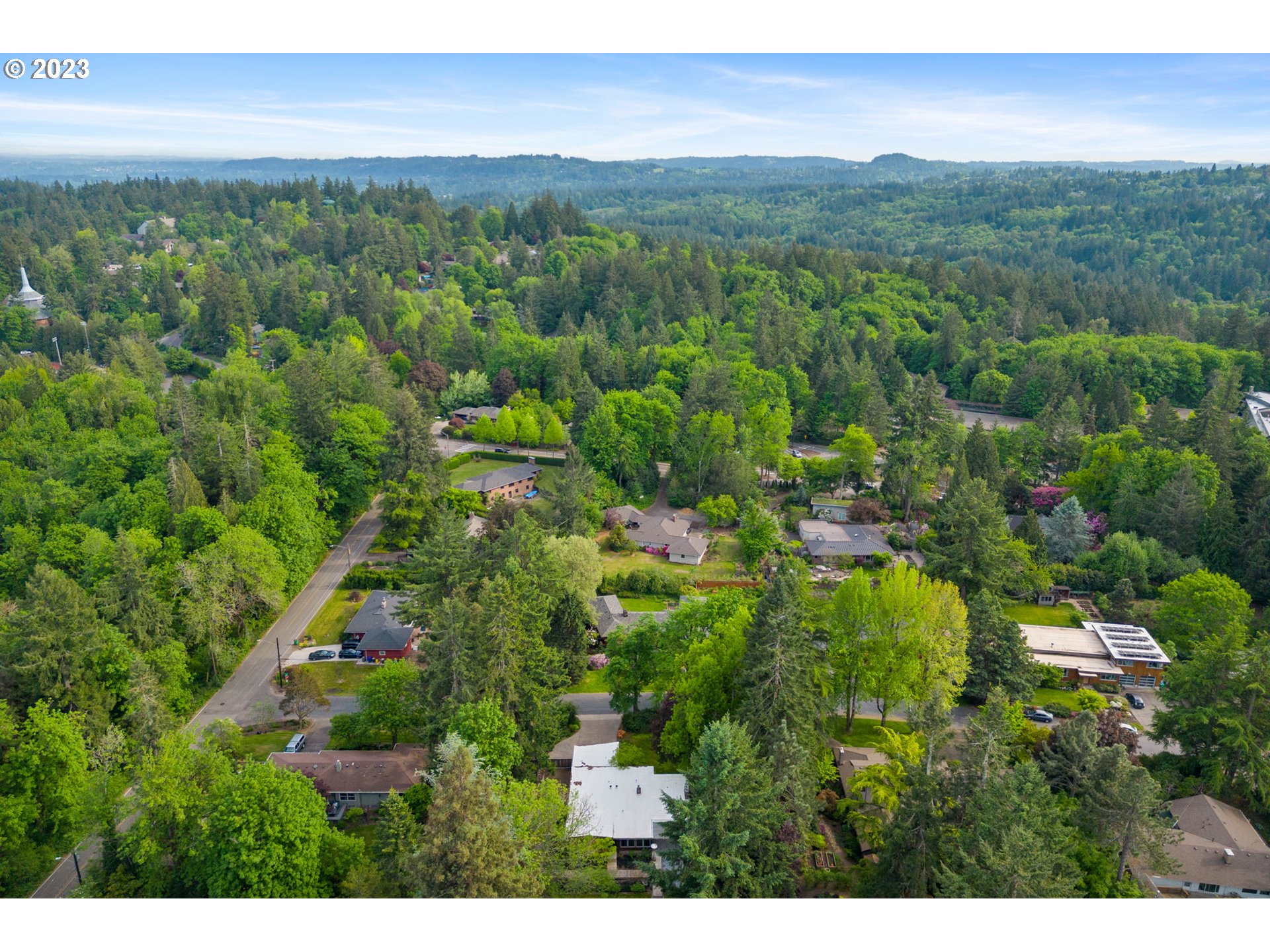 235 South Ridge Drive Portland, OR 97219 - Photo 45 of 46