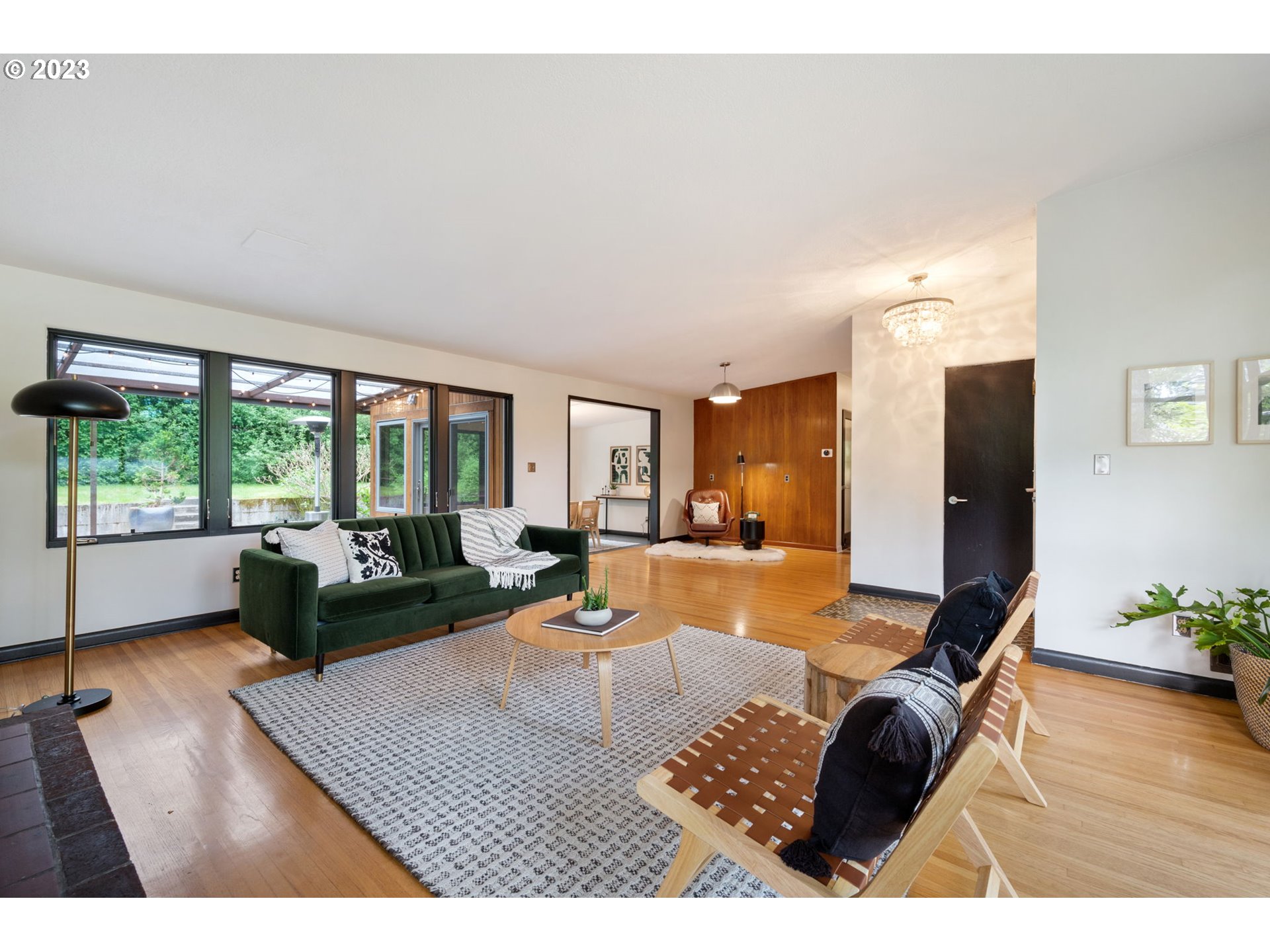 235 South Ridge Drive Portland, OR 97219 - Photo 9 of 46