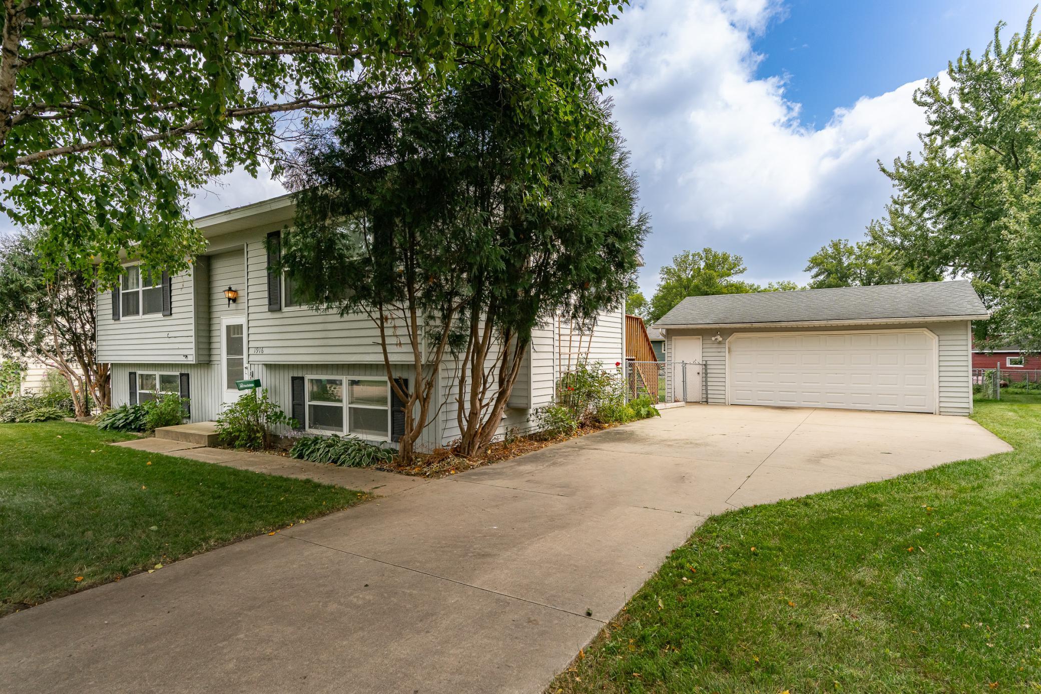 1916 9 1/2 Avenue Southeast Rochester, MN 55904 - Photo 1 of 32